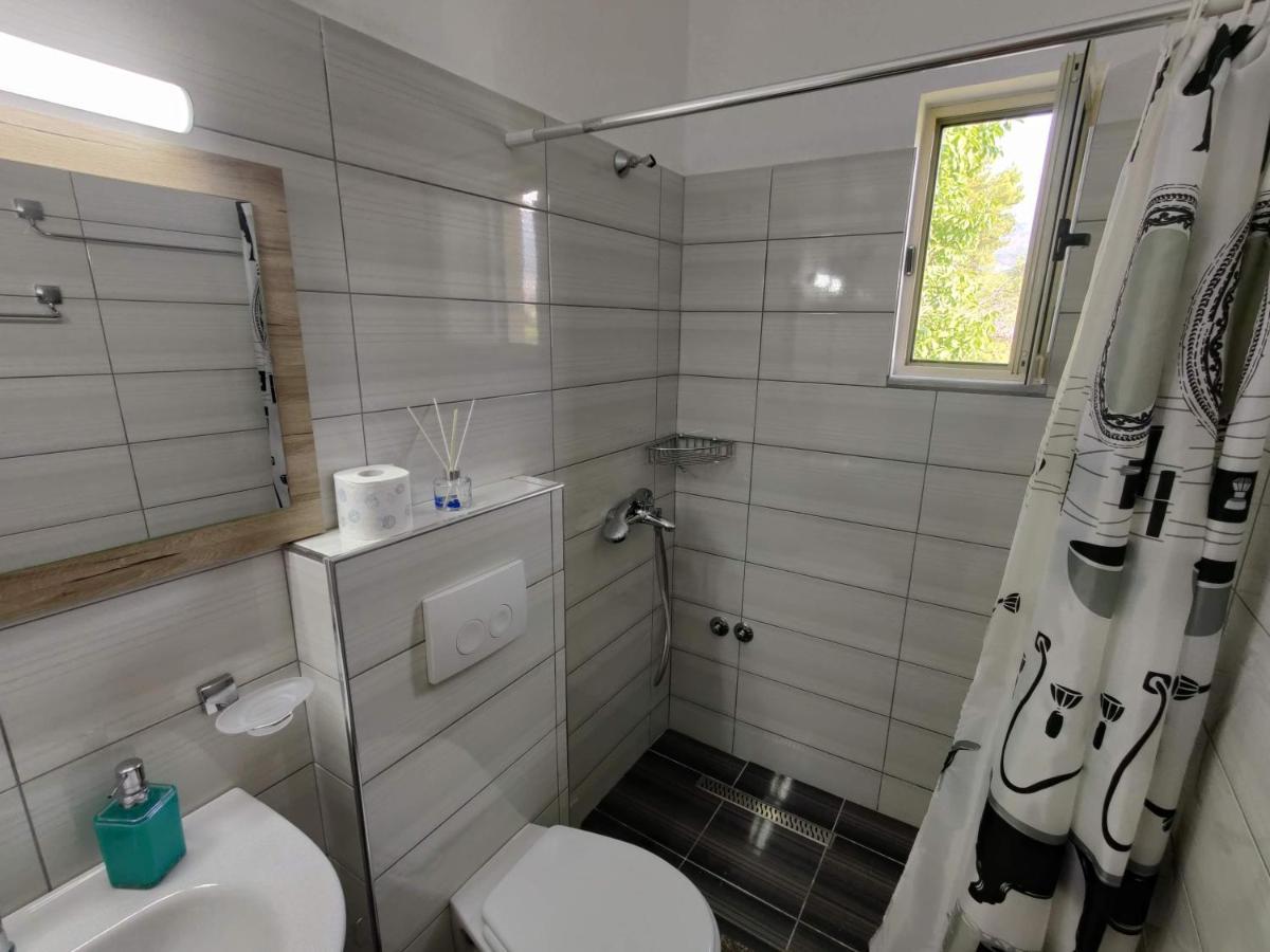 Villa Vasil Mertiri Himarë Eksteriør billede